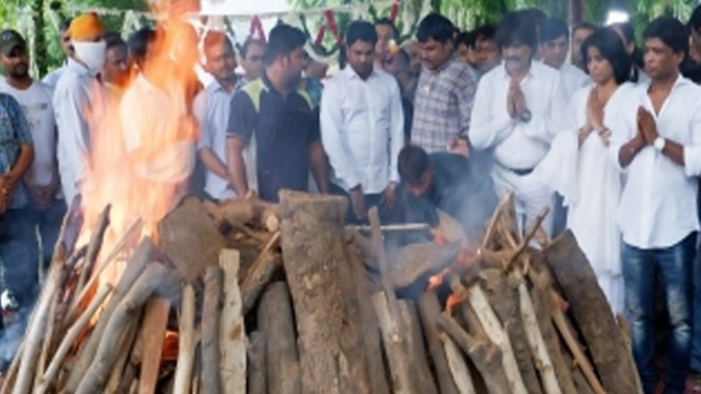 Raju Srivastava Funeral: Late Actor’s Mortal Remains Cremated, Son Ayushmaan Performs Last Rites