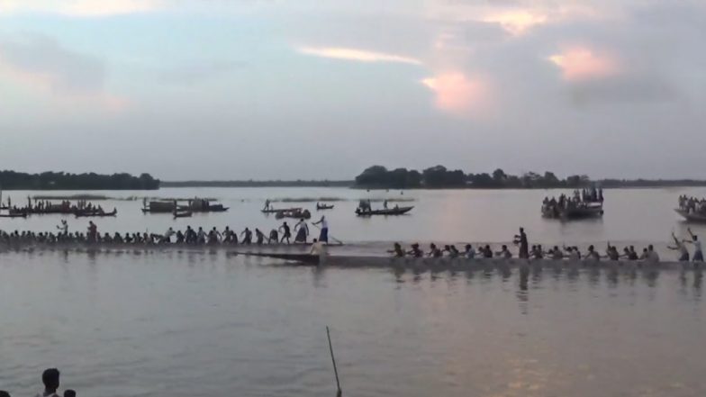 People Participate in the Traditional Boat Race Organised in the Nagarbera Area of Kamrup in Assam; Watch Video