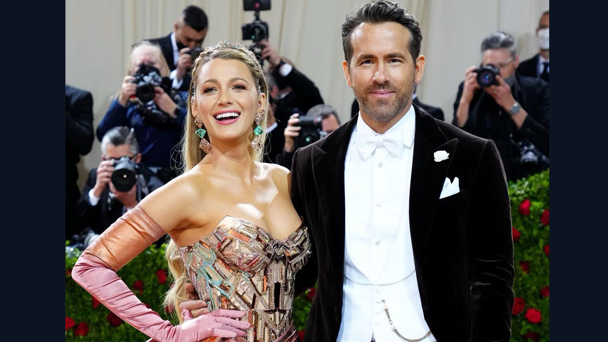 Ryan Reynolds–Blake Lively Expecting Fourth Child! Actress Flaunts