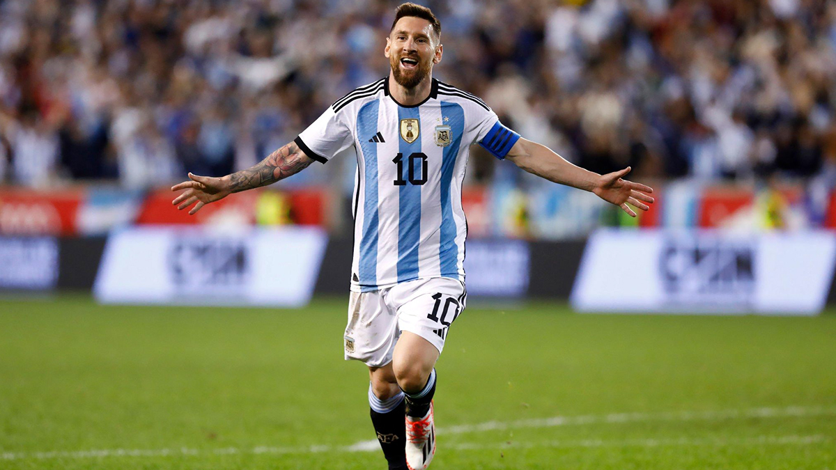 Roy Nemer on X: Lionel Messi with the new Argentina World Cup