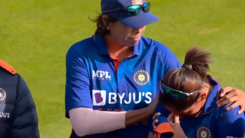 Harmanpreet Kaur Breaks Down As Jhulan Goswami Gets Set To Play Her Final Match Ahead of International Retirement (Watch Video)