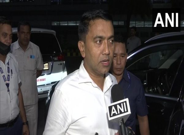 India News | Goa CM Pramod Sawant, 8 MLAs Who Switched to BJP Arrives in Delhi, to Meet PM Modi Today