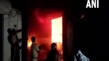 India News | Bihar: Fire Breaks out at Muzaffarpur Hotel, 3 Rescued