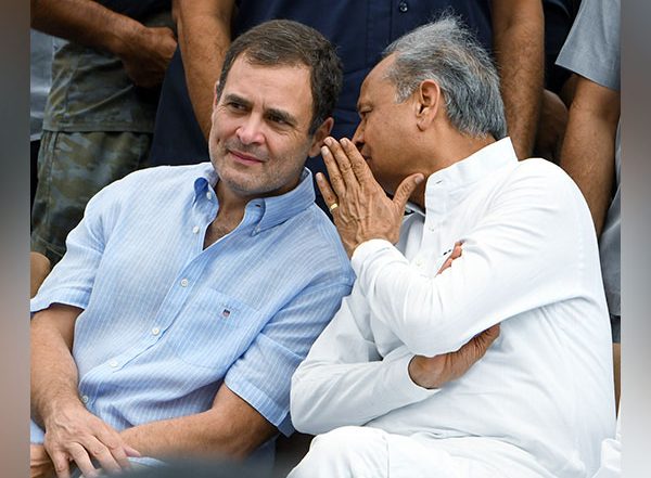 Congress President Elections 2022: Ashok Gehlot Meets Rahul Gandhi in Kochi, a Day After Meeting Sonia Gandhi