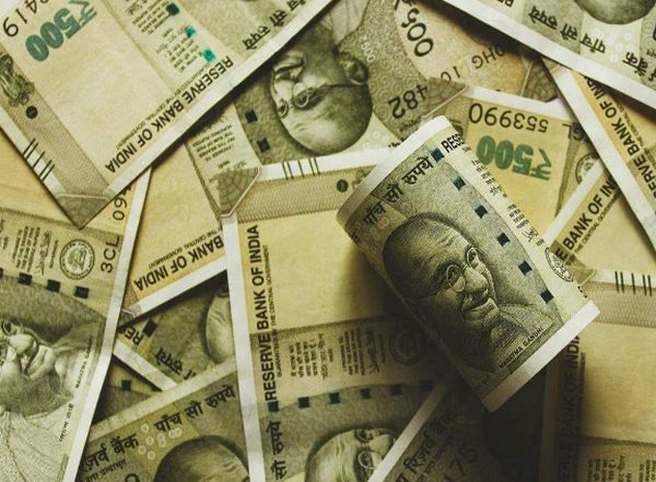 Indian Rupee Falls to Lifetime Low of 80.99 Against US Dollar After Federal Reserve Hikes Repo Rate