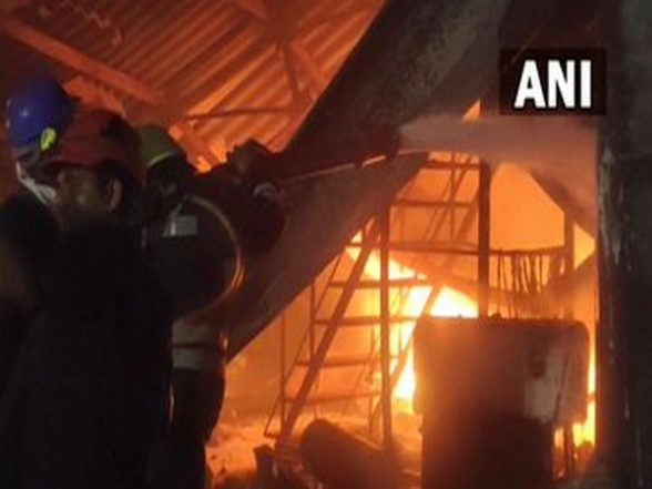 India News | Fire Breaks out at Auto Parts Godown in Vadodara, Fire Fighting Ops Underway - Vimarsana News