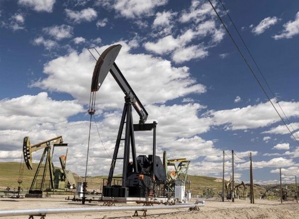 Oil Prices Rise Over 1% After Falling to 9-Month Low