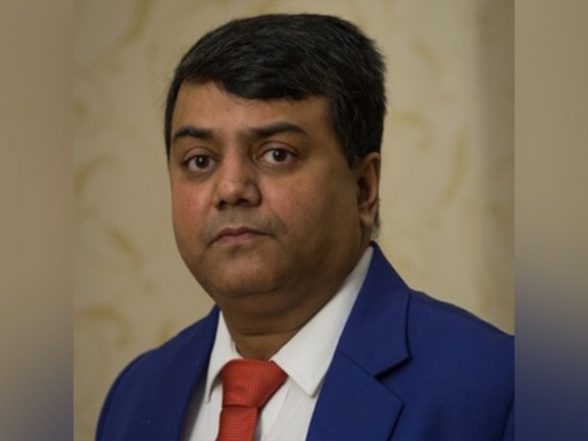 Business News | Better for RBI to Allow Rupee to Depreciate a Bit, Finding Its Natural Balance: SBI Report - Vimarsana News