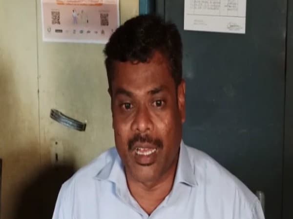 School Headmaster Heckled by Hindu Activists Over Prophet Essay Competition in Karnataka