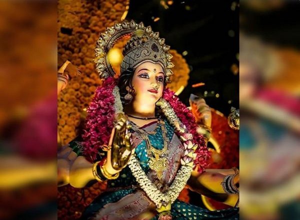 Navratri 2022 5th Day: Maha Panchami Today, Devotees Worship Goddess Skandamata (Watch Video)