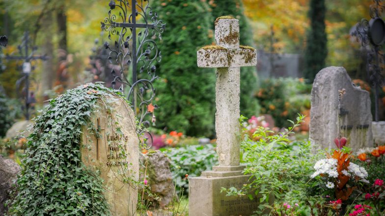 Cheating Husband Suffers Heart Attack While Having Sex With Colleague And Dies; Wife Marks 'Adulterer' On His Gravestone