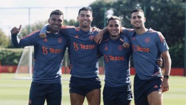 Cristiano Ronaldo Poses With His Manchester United Teammates During a Training Session (See Pic)