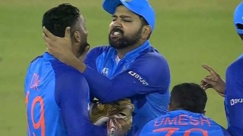 IND vs AUS 1st T20I 2022: Rohit Sharma Grabs Dinesh Karthik's Neck During DRS Review; Fans Share Funny Memes on Social Media