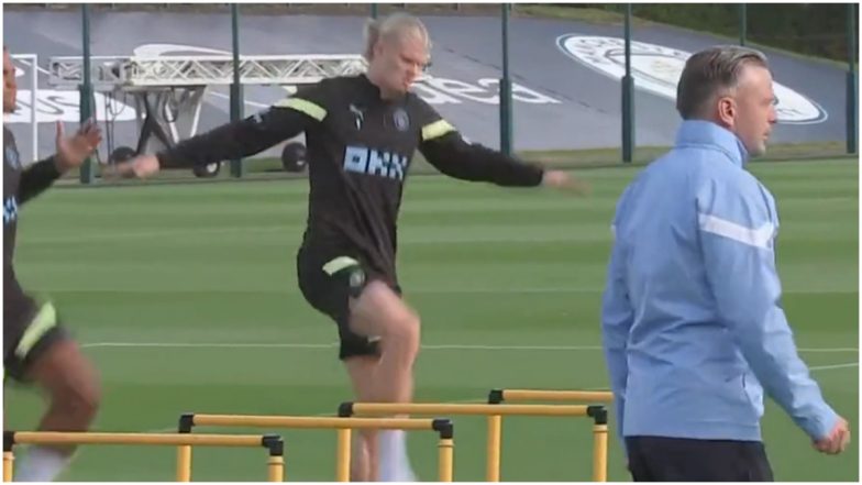 Erling Haaland Arrives at Manchester City Training Ground Ahead of Manchester Derby (Watch Video)