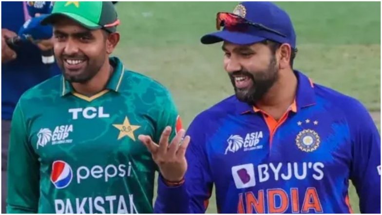 Pakistan Cricket Fans Erupt Into Loud Cheers As Players Make Way Towards Team Bus Ahead of T20 World Cup 2022 Clash Against Archrivals India (Watch Video)