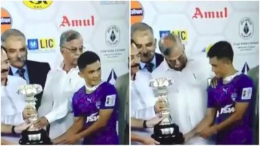 Durand Cup 2022: La Ganesan, West Bengal Governor, Pushes Bengaluru FC Captain Sunil Chhetri Aside For a Photo During Trophy Ceremony (Watch Video)