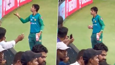 Naseem Shah Collects Phones from Fans for Selfies During PAK vs SL Asia Cup 2022 Super 4 Match (Watch Video)