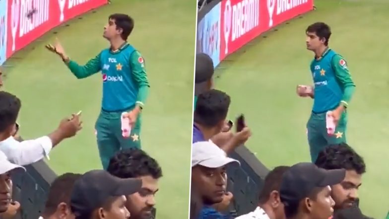 Naseem Shah Collects Phones from Fans for Selfies During PAK vs SL Asia Cup 2022 Super 4 Match (Watch Video)