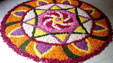 Onam Pookalam Designs 2022: Simple Athapookalam Designs and Flower Rangoli Patterns To Make and Celebrate Thiruvonam Festival (Watch Videos)