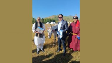 Mongolian President Ukhnaagiin Khurelsukh Gifts Horse to Rajnath Singh; Defence Minister Names It 'Tejas' (See Pics)