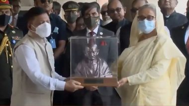 Sheikh Hasina in India: Bangladesh PM Pays Homage to Mahatma Gandhi at Rajghat, Signs Visitor’s Book (Watch Video)