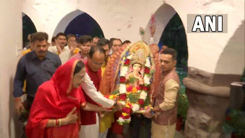 Ganesh Visarjan in Madhya Pradesh: CM Shivraj Singh Chouhan, His Family Leave for Prempura Ghat in Bhopal to Immerse Lord Ganesh Idol (See Pics) | ???? LatestLY