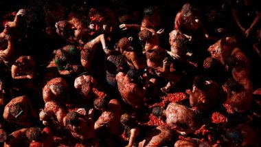 Tomatina Festival 2022: Revelers Pelt Each Other With Tomatoes As Spain’s Famous Tomato Fight Fest Returns After Two Years Since COVID-19 (Watch Video)