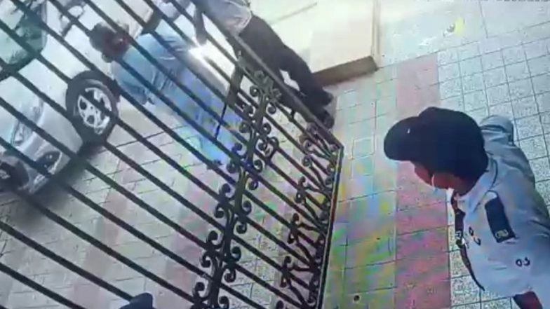 Noida Woman Slaps, Assaults Society Guard of Cleo County Society, Caught on CCTV Video