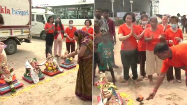 Ganesh Visarjan 2022: People From Thailand Worship Lord Ganesh’s Idol Before Immersing It in Sea at Mumbai’s Juhu Beach (See Pics)