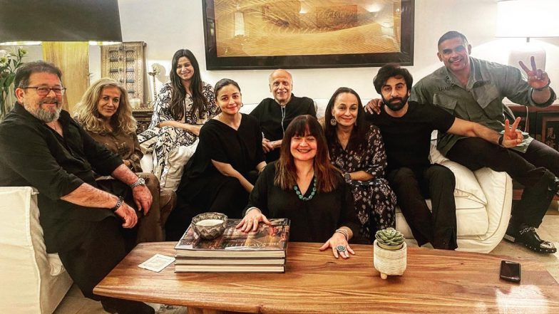 Parents-to-be Alia Bhatt and Ranbir Kapoor are All Smiles as They Pose in This Happy Family Photo