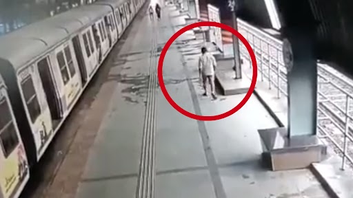 Mumbai Shocker: Half-Naked Man Molests Woman Passenger, Seen Boarding Local Train at Jogeshwari Station (Video)