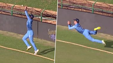 Dewald Brevis Takes Stunning Catch at Boundary During Titans vs Knights CSA T20 Challenge 2022-23 Match (Watch Video)