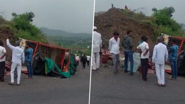 Video: 18 Pilgrims Hurt As Pick-Up Truck Overturns at Pune’s Shindwane Ghat