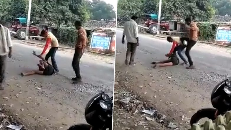 Video: Two Beat up Man Mercilessly in UP's Hamirpur Under Influence of Alcohol, One Arrested