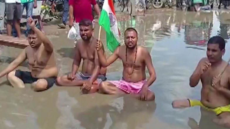 Bihar: Villagers Protest Sitting in Water Accumulated on Hajipur-Bachwara NH-122, Seek Maintenance