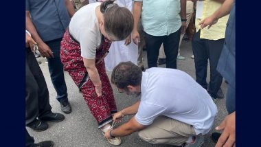 Rahul Gandhi Helps His Mother Sonia Gandhi in Tying Shoelace During Bharat Jodo Yatra in Karnataka, Congress Shares Beautiful Photo