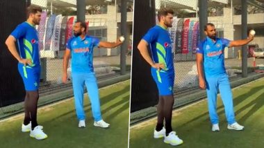 Mohammed Shami Seen Giving Bowling Tips to Shaheen Afridi Ahead of IND vs PAK T20 World Cup 2022 Encounter (Watch Video)