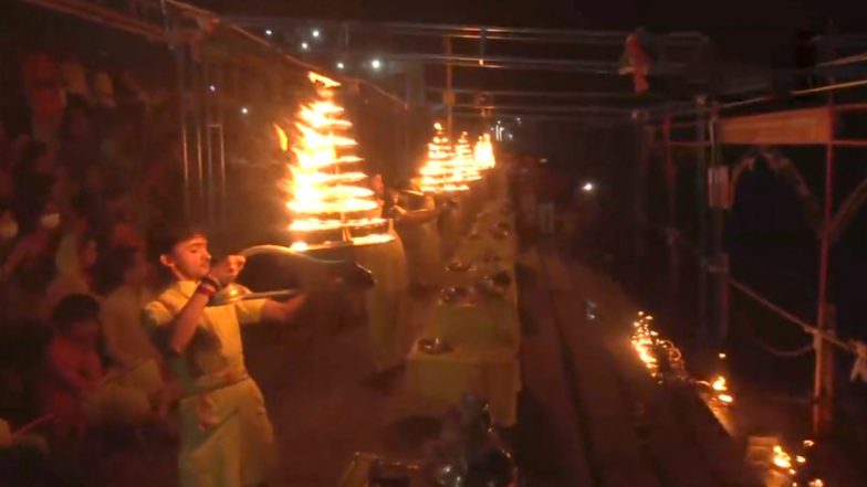 Dhanteras 2022: Aarti Performed at Saryu Ghat in UP’s Ayodhya on Occasion of Dhanatrayodashi (Watch Video)