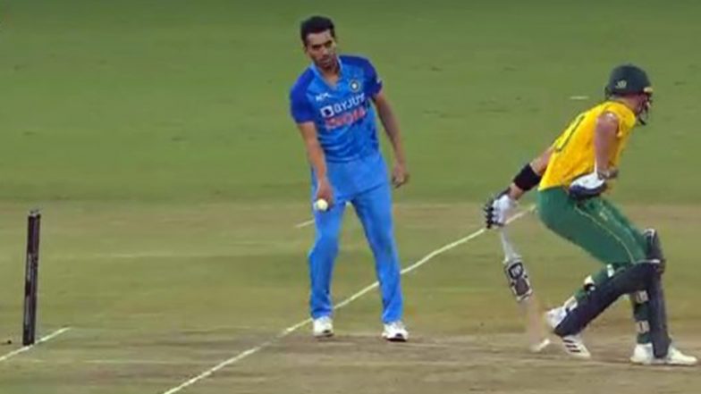 Deepak Chahar Gives 'Mankad' Run Out Warning To Tristan Stubbs During IND vs SA 3rd T20I in Indore (Watch Video)