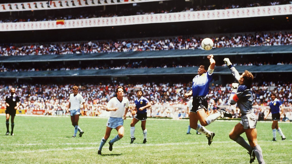 Roy Nemer on X: Lionel Messi with the new Argentina home shirt and the 2022  Qatar World Cup ball!  / X