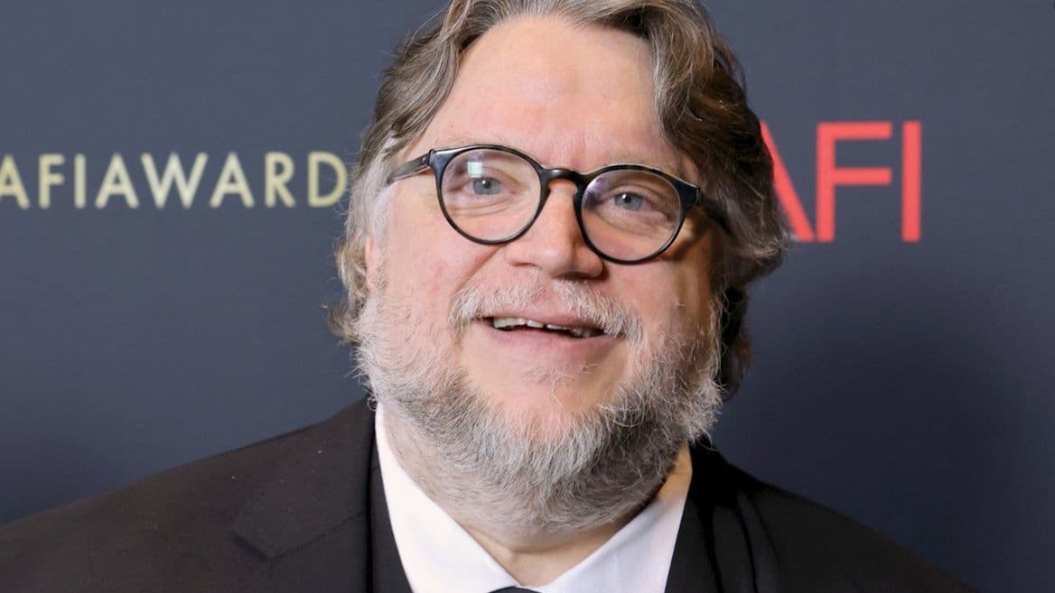 ギレルモ・デル・トロ監督『ナイトメア・アレイ』（2021）のブラッドリー・クーパー