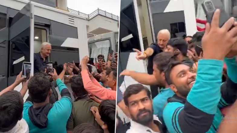 Kuch Khatta Ho Jaay: Anupam Kher Faces Crowd of Fans in Agra as He Shoots For His Next