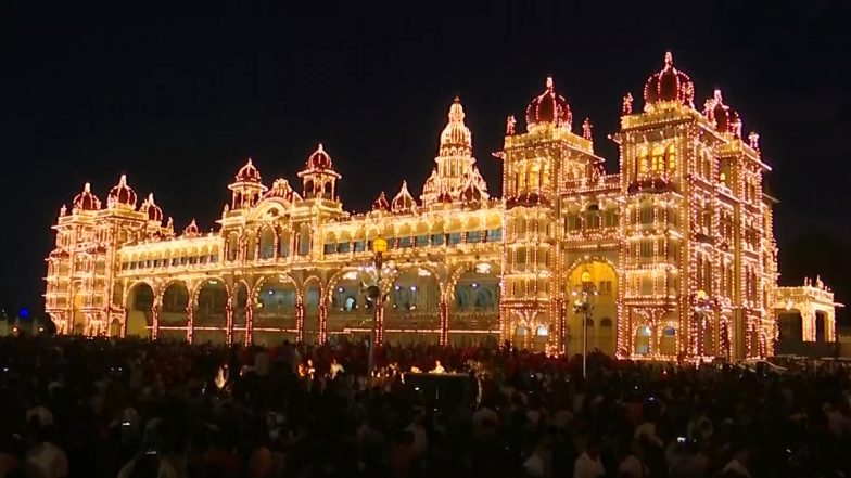 Mysuru Dasara 2022: Karnataka's Mysuru Palace Illuminated on Dussehra (See Pics)