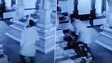 Kerala Shocker: Thief Decamps With Jewellery After Praying Before Deity at Thiruvananthapuram Temple (Watch Video)