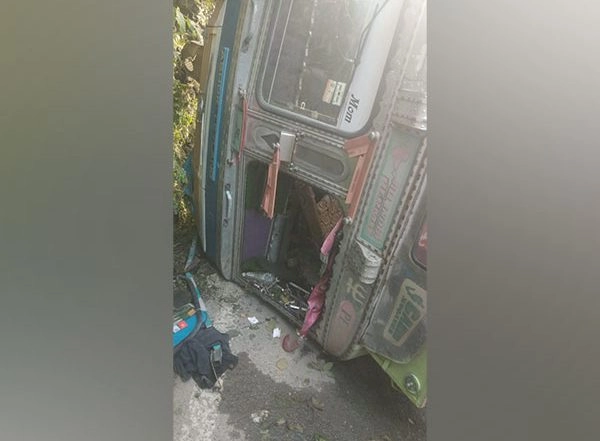 India News | Himachal Pradesh: 3 Dead as Truck Overturns on Car
