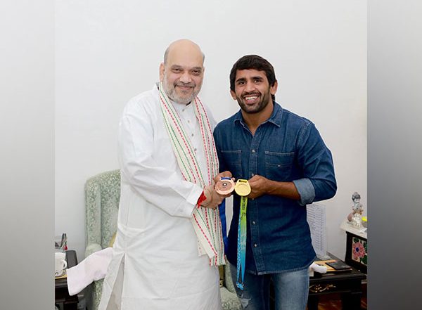Sports News | Bajrang Punia Meets Home Minister Amit Shah After World Championship Medal