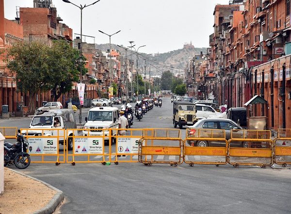 India News | Unidentified Bike-borne Miscreant Throws Chemical Substance at Two Girls in Jaipur