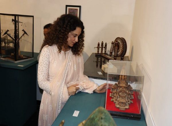 Entertainment News | Kangana Ranaut Bids on 'Ram Janam Bhumi' Mementos at Auction of PM Modi's Gifts