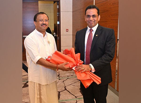 World News | MoS Muraleedharan Arrives in Muscat to Boost India-Oman Bilateral Ties