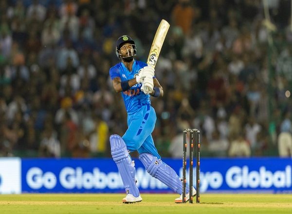 Sports News | Australian Legend Adam Gilchrist Named Hardik Pandya in His Top Five T20I Players